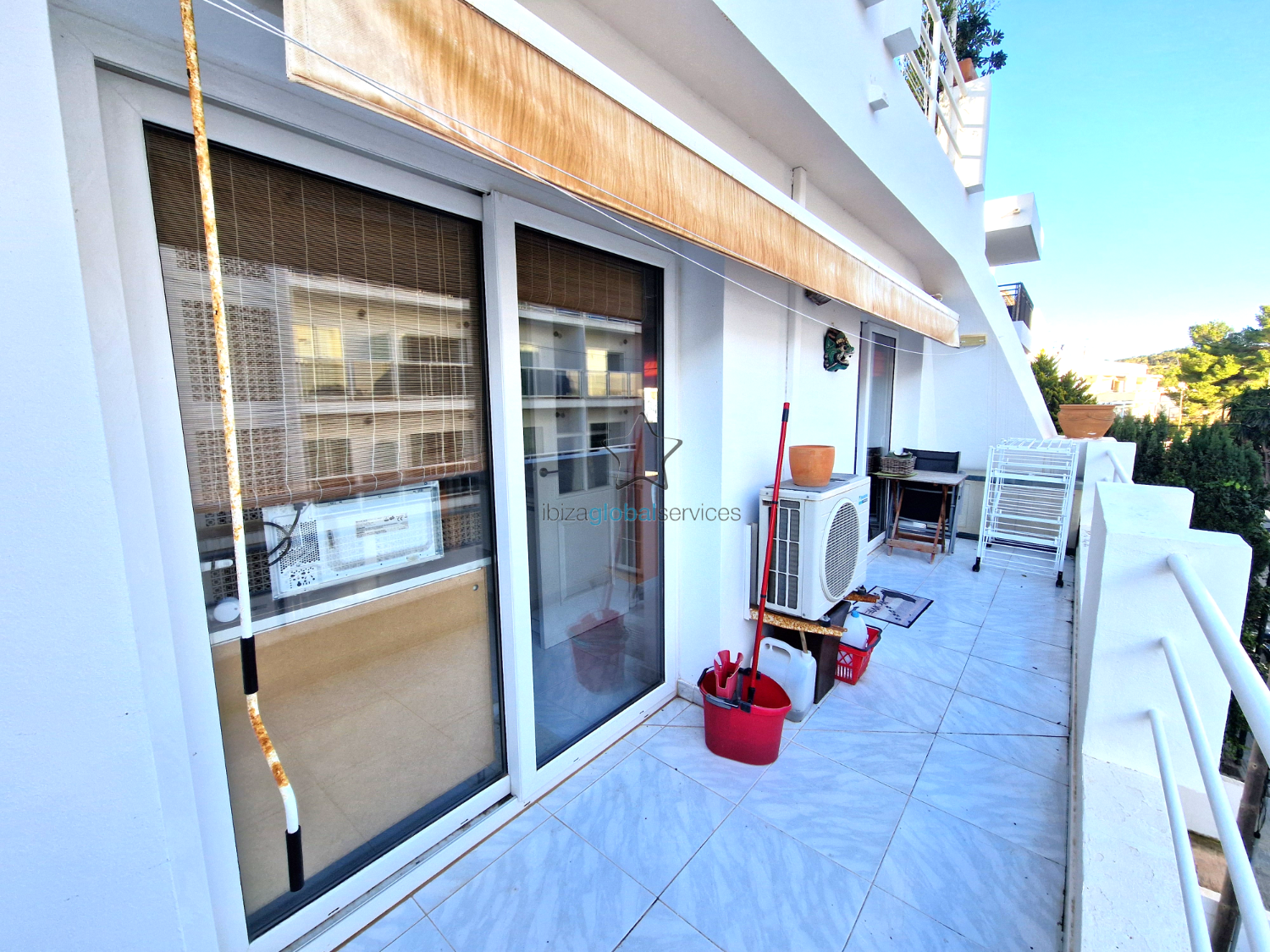 Bright apartment near the beach